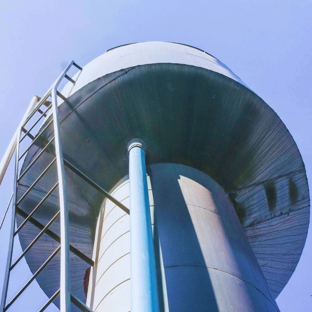 A impermeabilização de reservatórios é um passo crucial na manutenção de qualquer sistema de armazenamento de água.