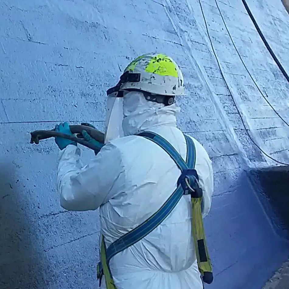 Impermeabilização Profissional de Reservatórios: Por Que Contratar Especialistas?